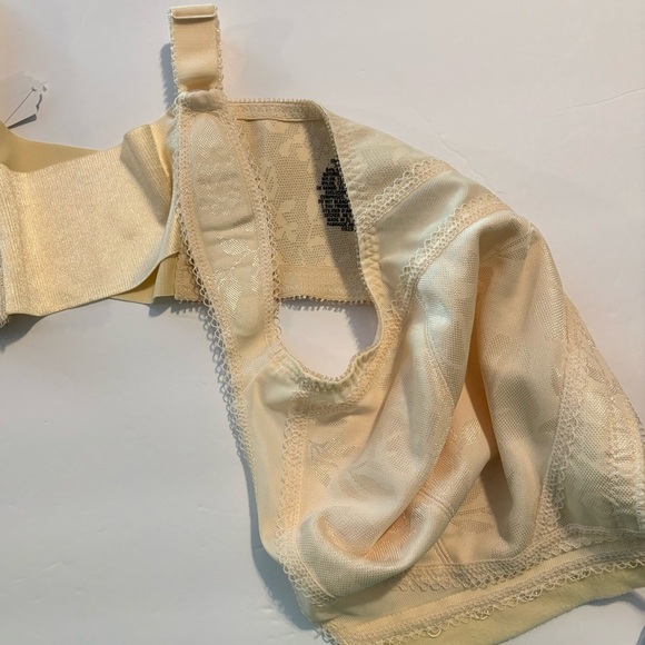 Playtex Cream Lace Bra - Picture 4 of 7